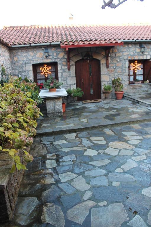 Guesthouse Karahalios Polydrossos Exterior photo