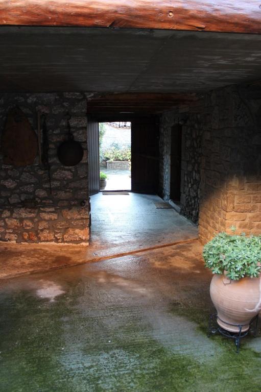Guesthouse Karahalios Polydrossos Exterior photo